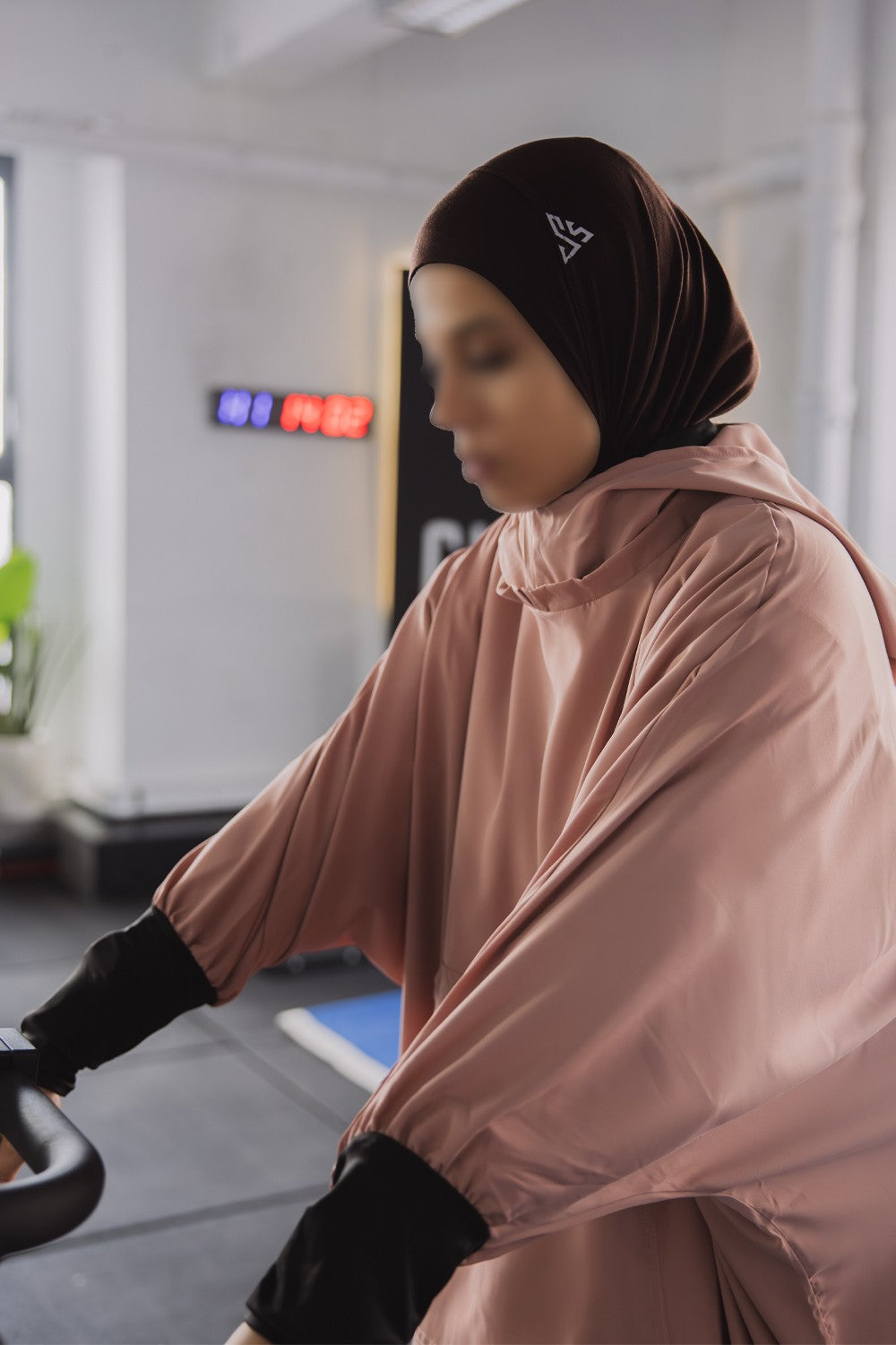 Hijab Sport Femme SafwaFlow™ – Respirant, Anti-Transpiration, Maintien Parfait, Confort Actif